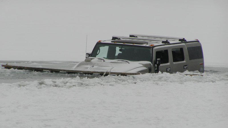 Illustration for article titled What Made You Think The Second Hummer Wouldn't Also Fall Through The Ice?